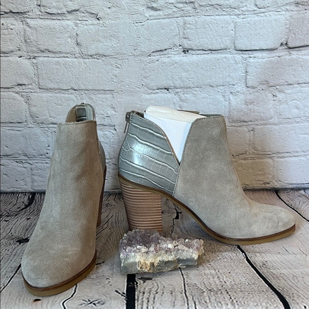 * Dolce Vita Dv8 Shai Heeled Bootie